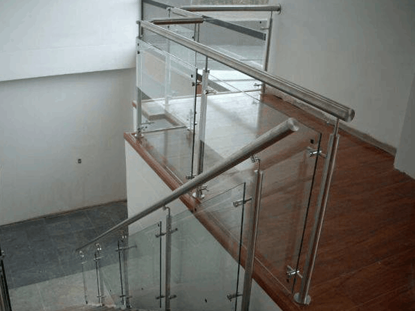 Pasamanos vidrio templado y acero